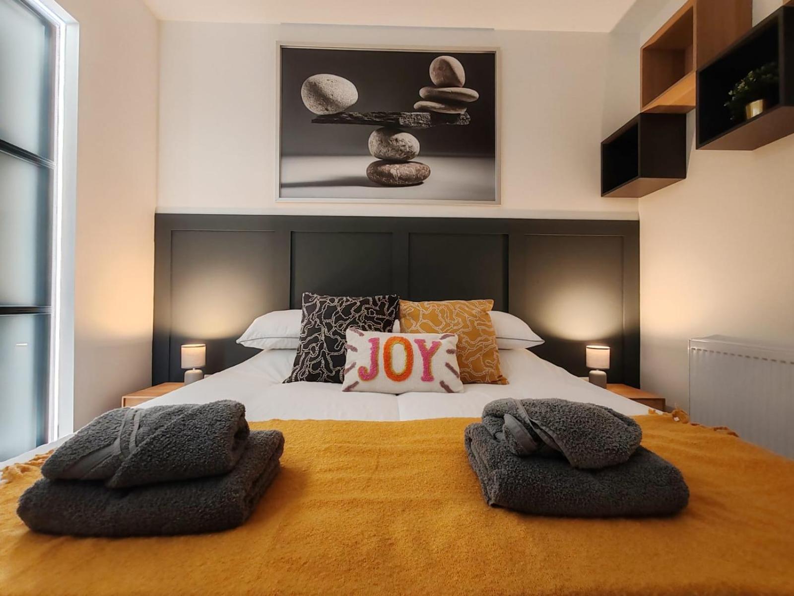Brand New Apt - Beach Breeze Spacious 1-Bedroom Apartment With Parking - Sleeps 4 Ppl- Internet Борнмут Екстер'єр фото