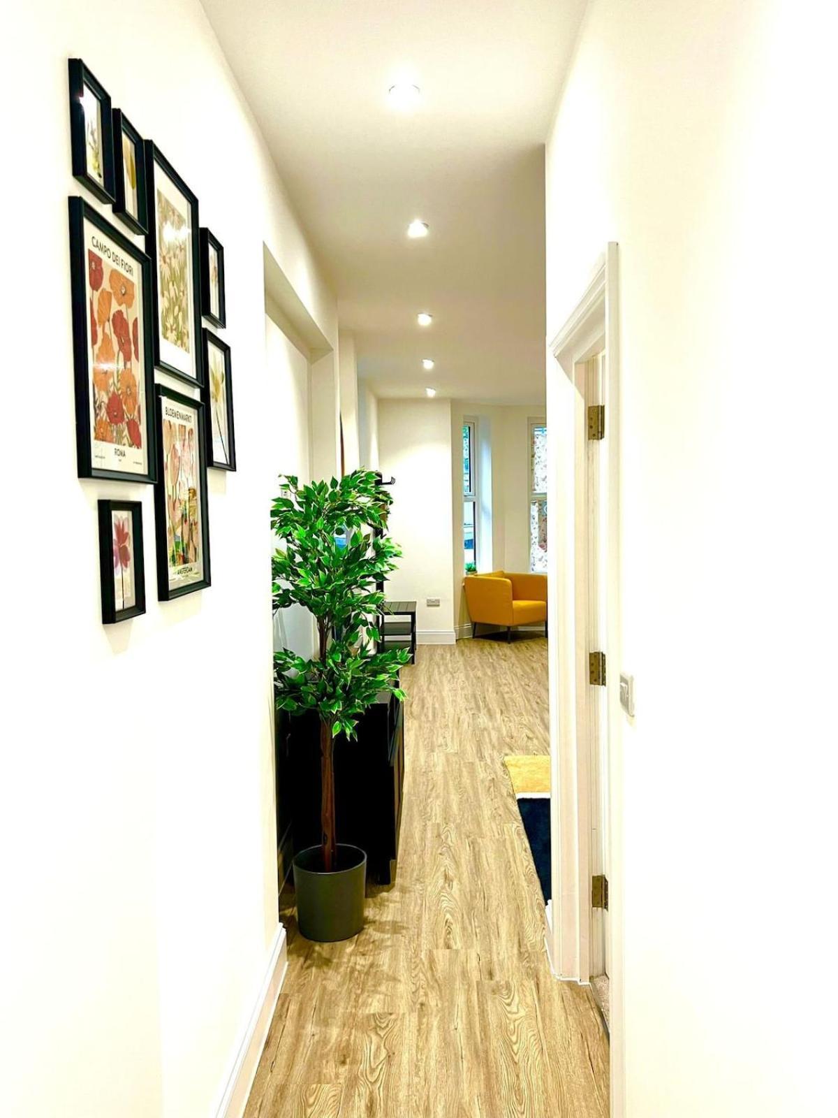 Brand New Apt - Beach Breeze Spacious 1-Bedroom Apartment With Parking - Sleeps 4 Ppl- Internet Борнмут Екстер'єр фото