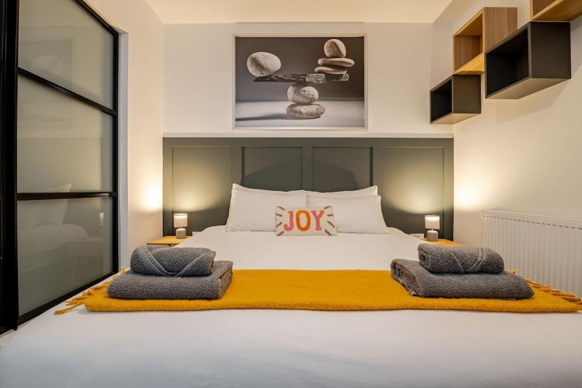 Brand New Apt - Beach Breeze Spacious 1-Bedroom Apartment With Parking - Sleeps 4 Ppl- Internet Борнмут Екстер'єр фото
