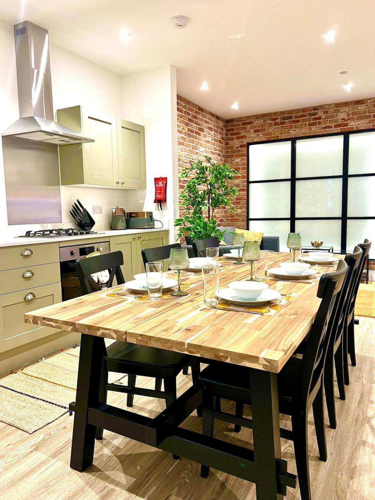 Brand New Apt - Beach Breeze Spacious 1-Bedroom Apartment With Parking - Sleeps 4 Ppl- Internet Борнмут Екстер'єр фото