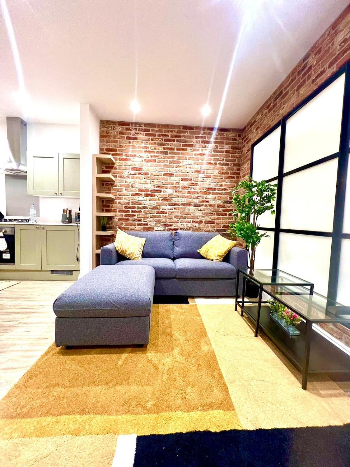 Brand New Apt - Beach Breeze Spacious 1-Bedroom Apartment With Parking - Sleeps 4 Ppl- Internet Борнмут Екстер'єр фото