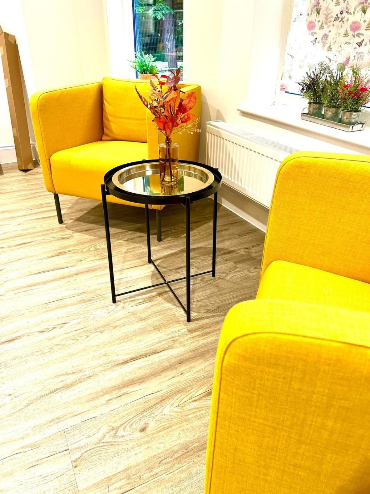 Brand New Apt - Beach Breeze Spacious 1-Bedroom Apartment With Parking - Sleeps 4 Ppl- Internet Борнмут Екстер'єр фото